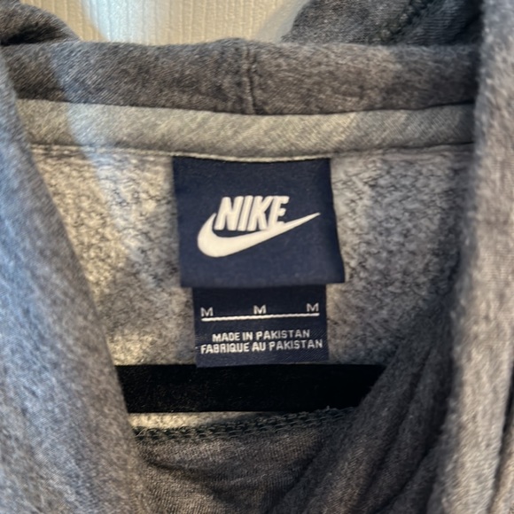 Nike funnel neck / cowl neck sweatshirt, grey women’s medium (M) - Picture 3 of 3